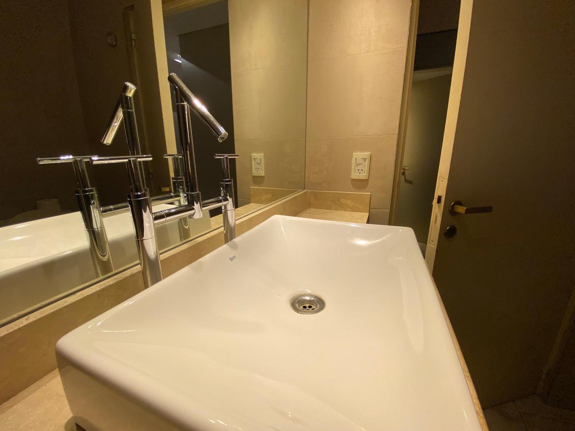Excelente Ubicacion, Cerca Aristides, Cochera Gratis Apartment