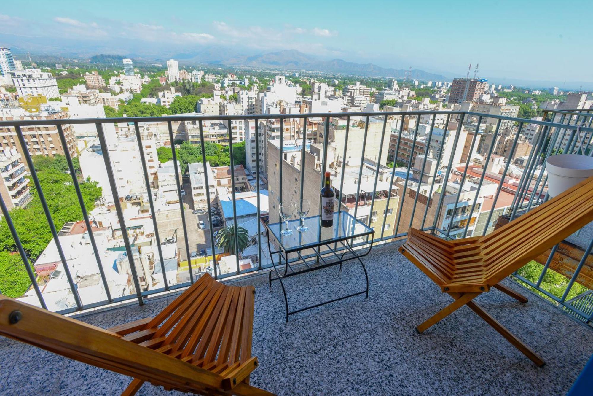 Depto Con Vista Panoramica A Metros De La Peatonal De * Mendoza