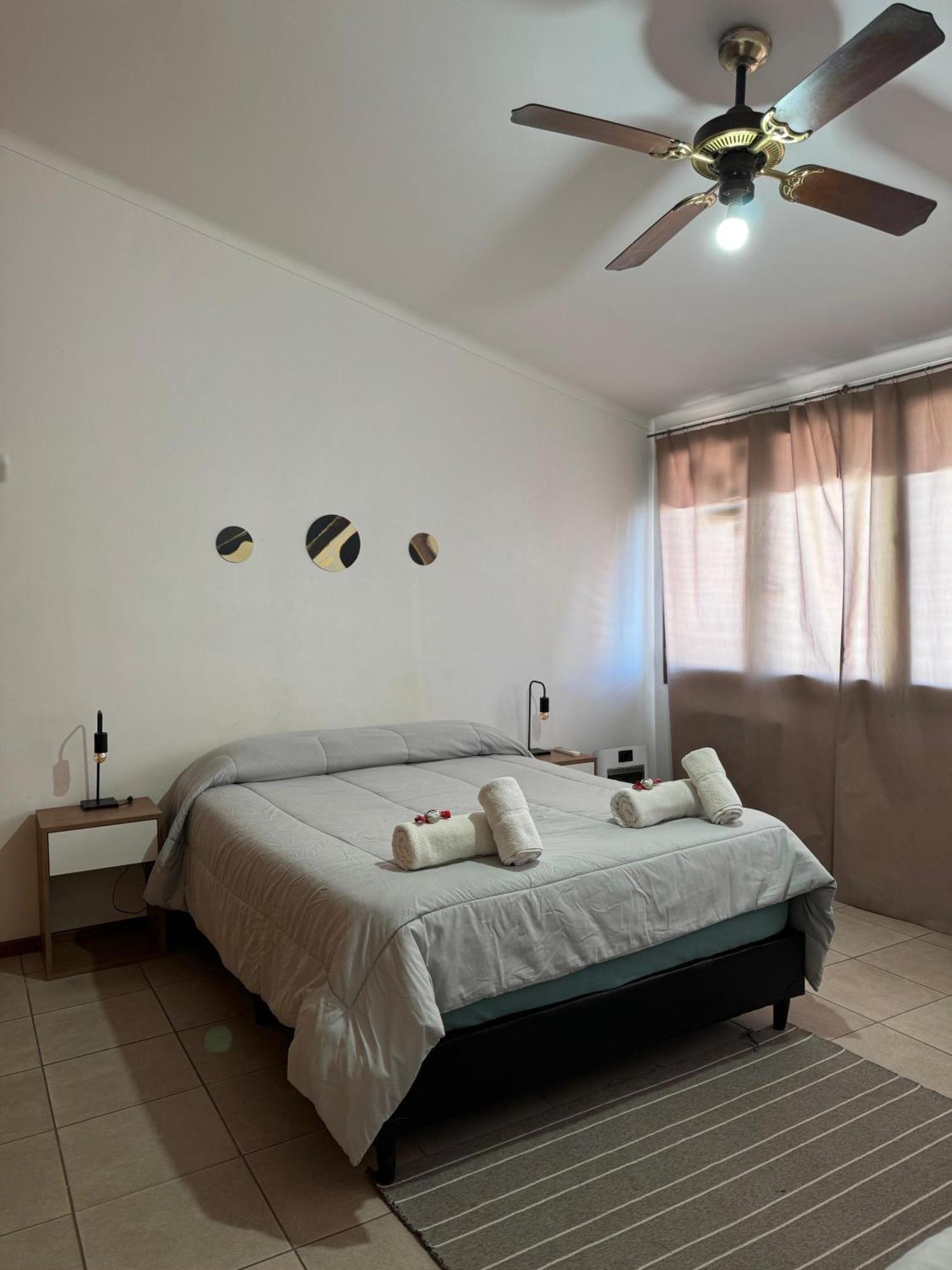 Encanto Mendocino: Espaciosa Casa En Juan B Justo Apartamento