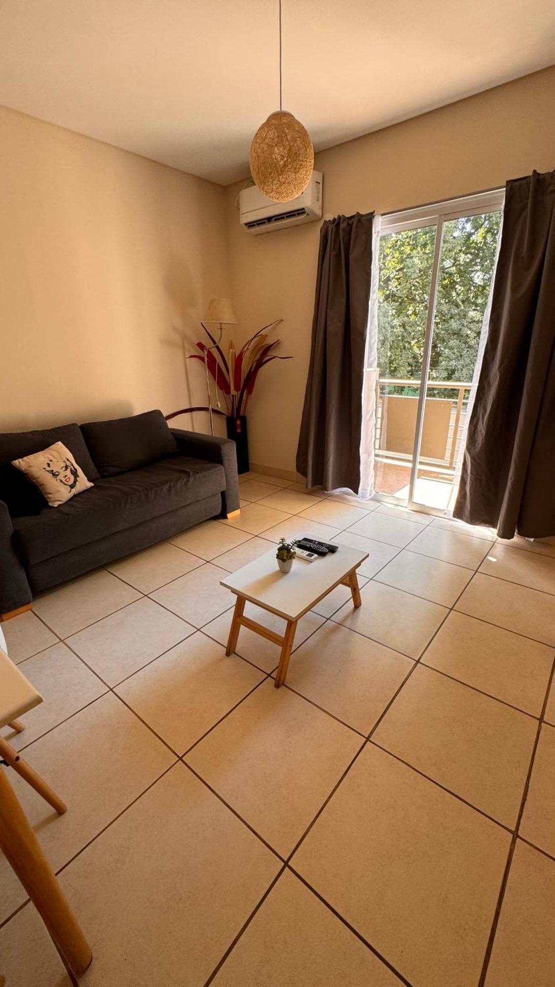 Moderno Y Amplio Departamento Con Cochera Apartment