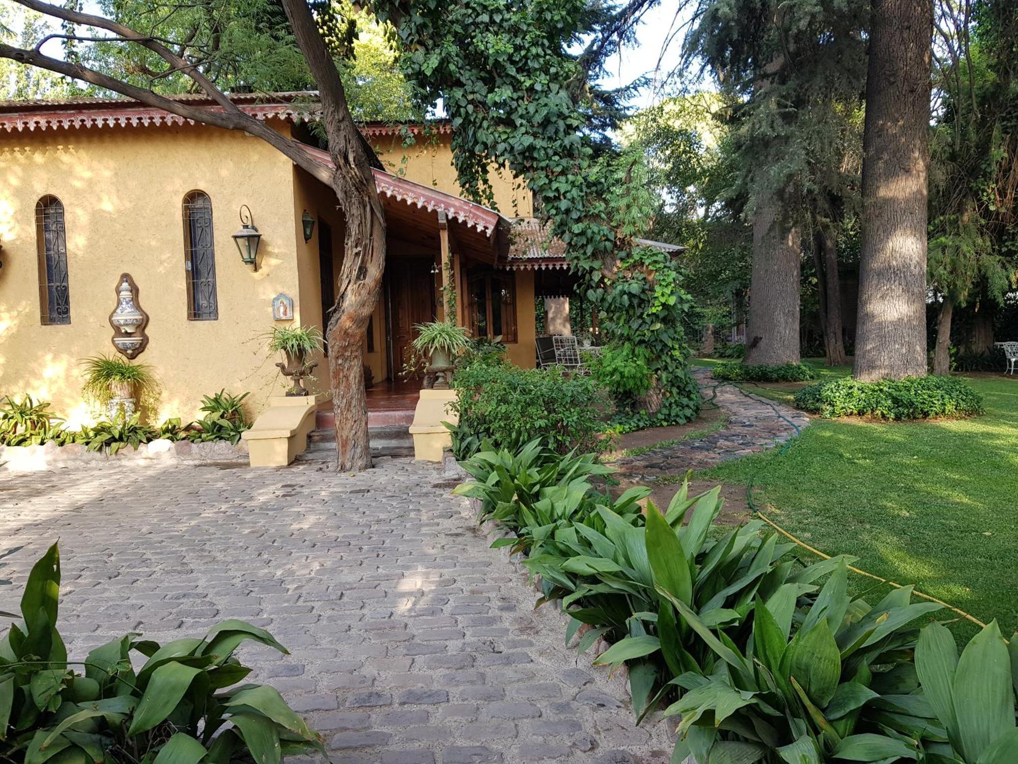 Casona Estilo Colonial Habitación en casa particular Mendoza