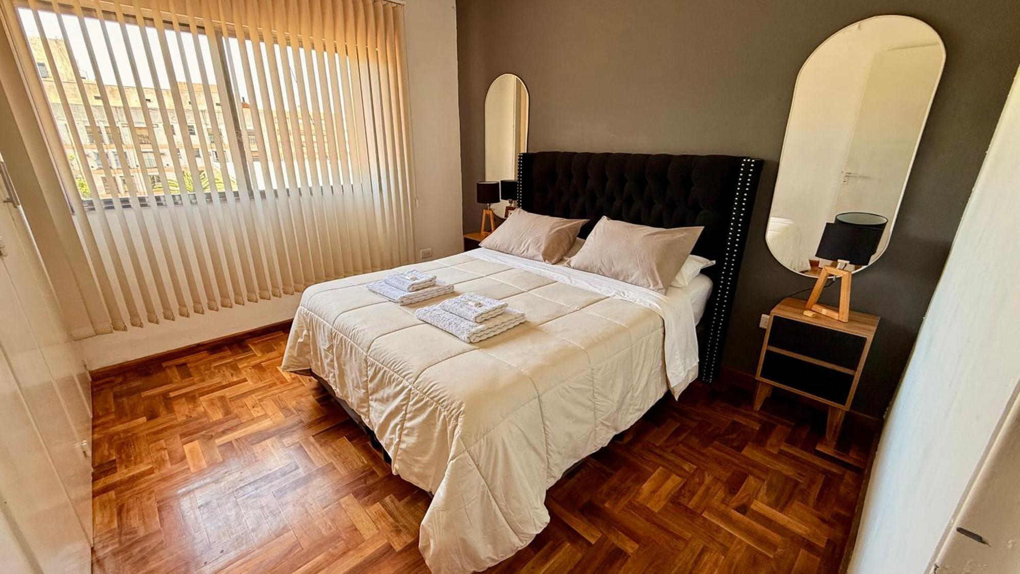 Bonarda - Departamento Con Cochera En Pleno Centro De Apartamento