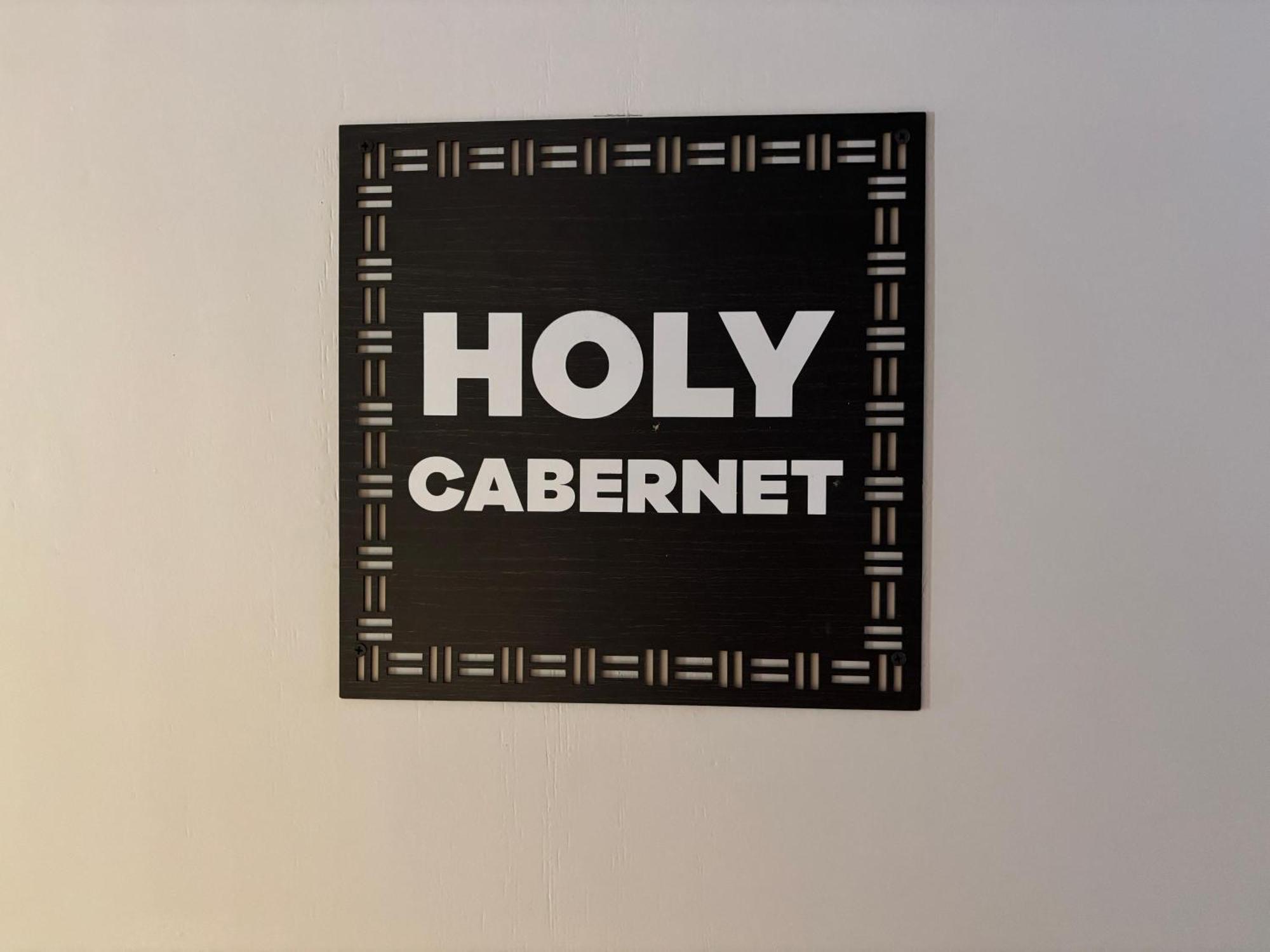 Holy Wine * Mendoza