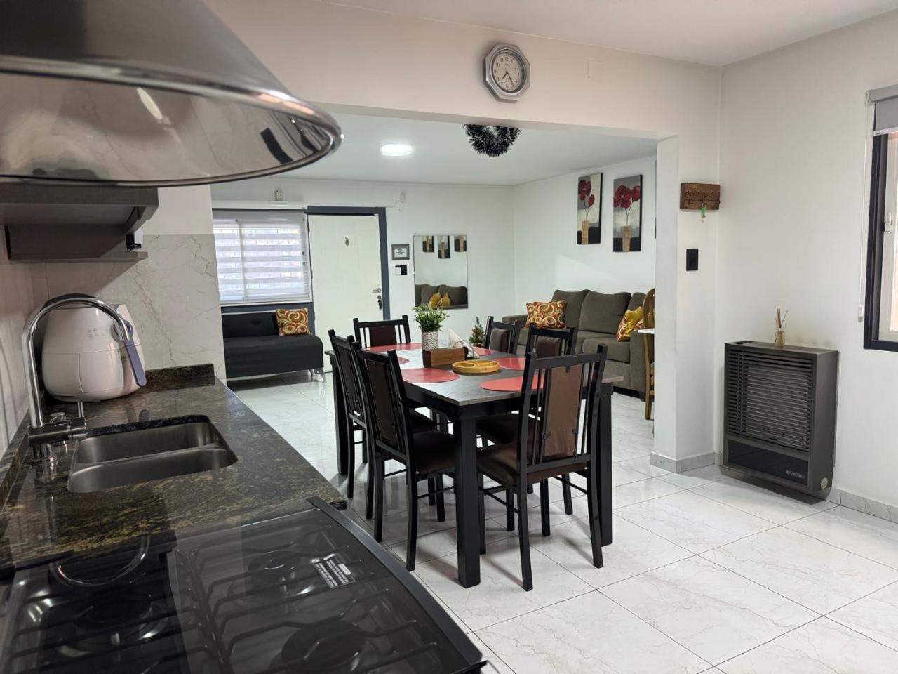 Casa Amplia Zona Semicentrica Con Cochera Holiday home *