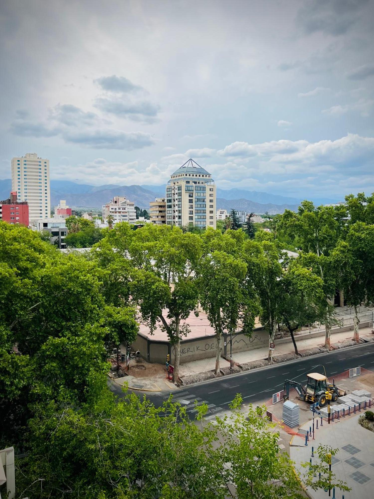 Amplio, Moderno Y Centrico. Departamento En Plaza Independencia *