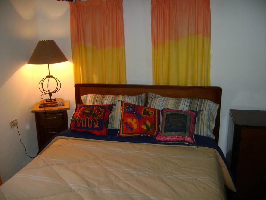 Habitación en casa particular Jardin Secreto Russell Maipu *