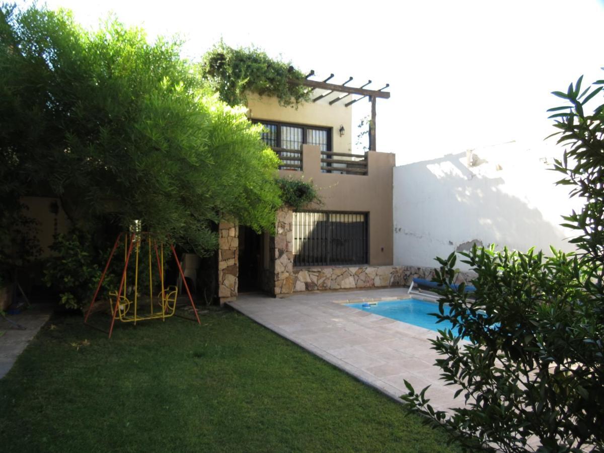 Сasa de vacaciones Quinta Montaña - Casa Entera Grupo O Familia 8-10 Personas - Céntrica, Piscina - Todas Comodidades! Mendoza