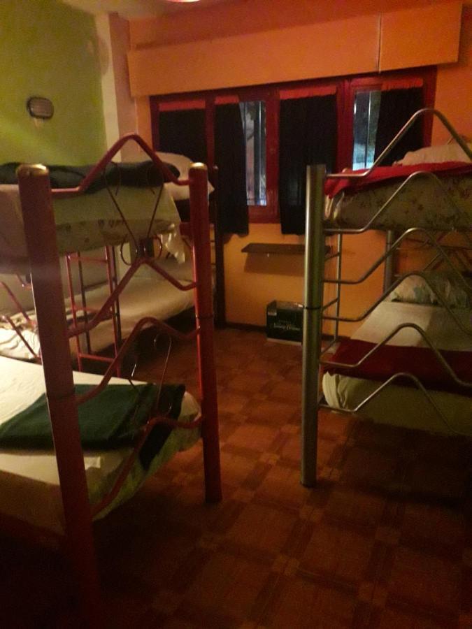 Campo Base Youth Hostal *