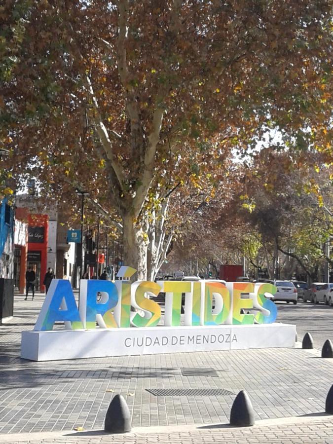 Lindo Y Ubicabidisimo Alojamiento Con Balcón A Mts De Aristides Apartamento *