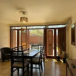 Encanto Mendocino: Espaciosa Casa En Juan B Justo