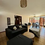Encanto Mendocino: Espaciosa Casa En Juan B Justo