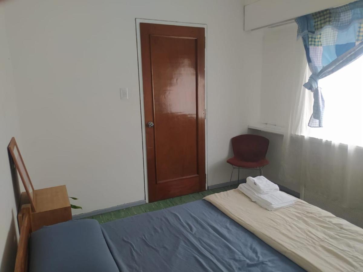 Con Bano Compartido En Departamento Mid Century Modern Homestay