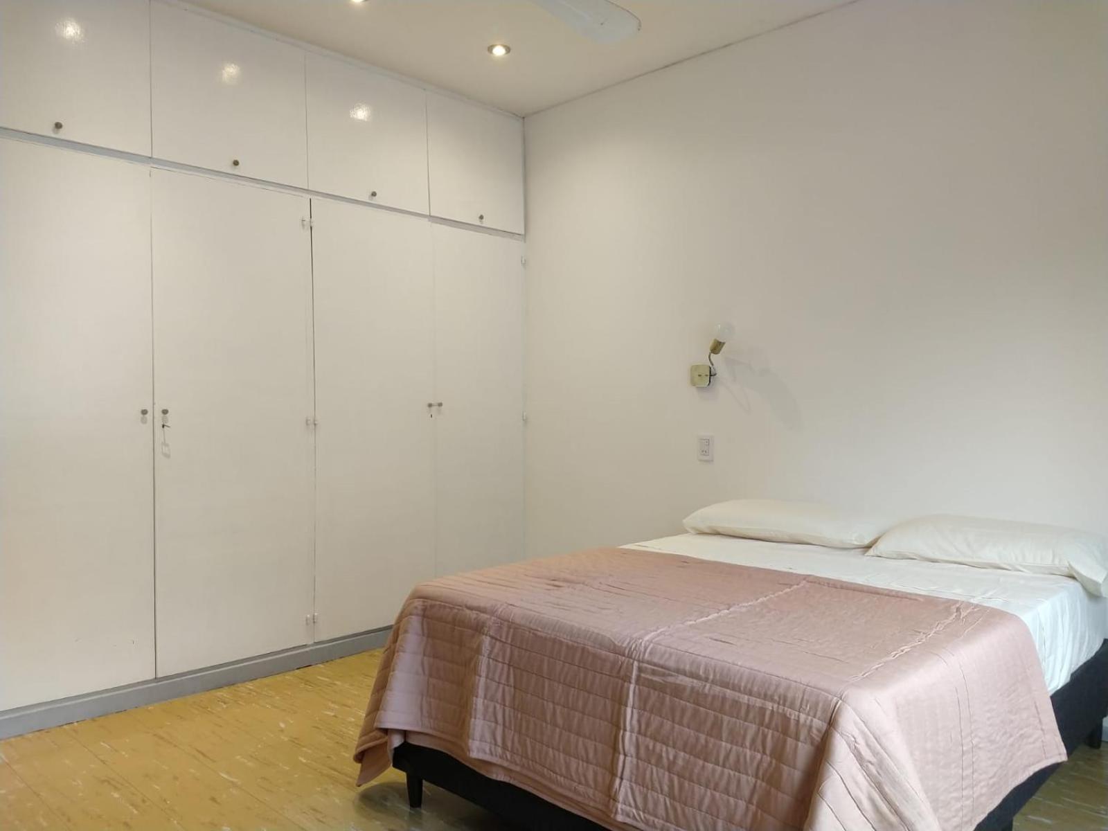 Homestay Con Bano Compartido En Departamento Mid Century Modern Mendoza