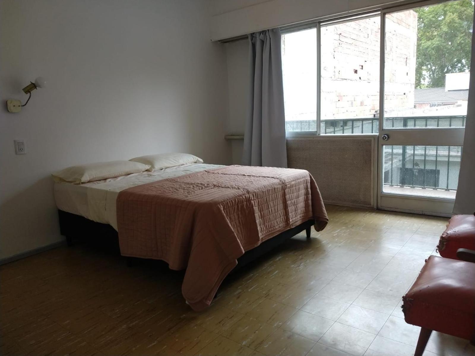 Con Bano Compartido En Departamento Mid Century Modern Homestay