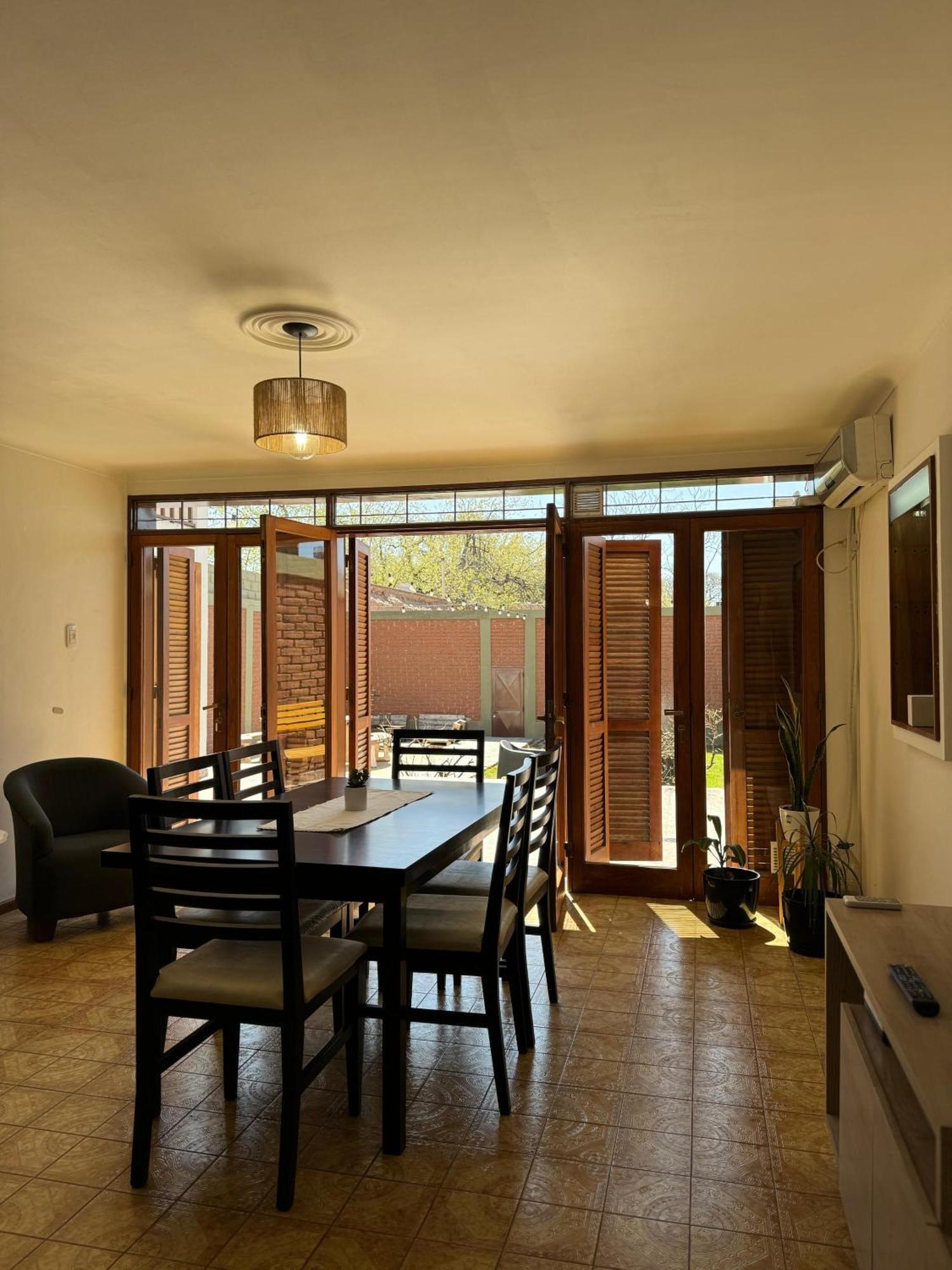 Encanto Mendocino: Espaciosa Casa En Juan B Justo *
