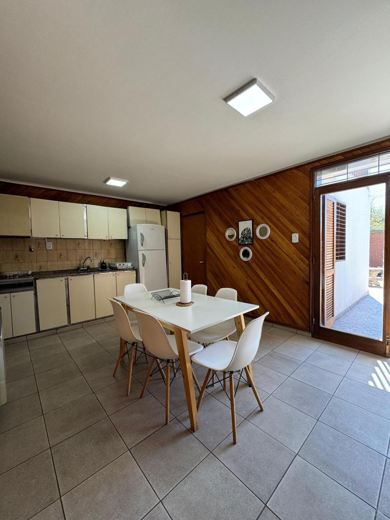 Encanto Mendocino: Espaciosa Casa En Juan B Justo