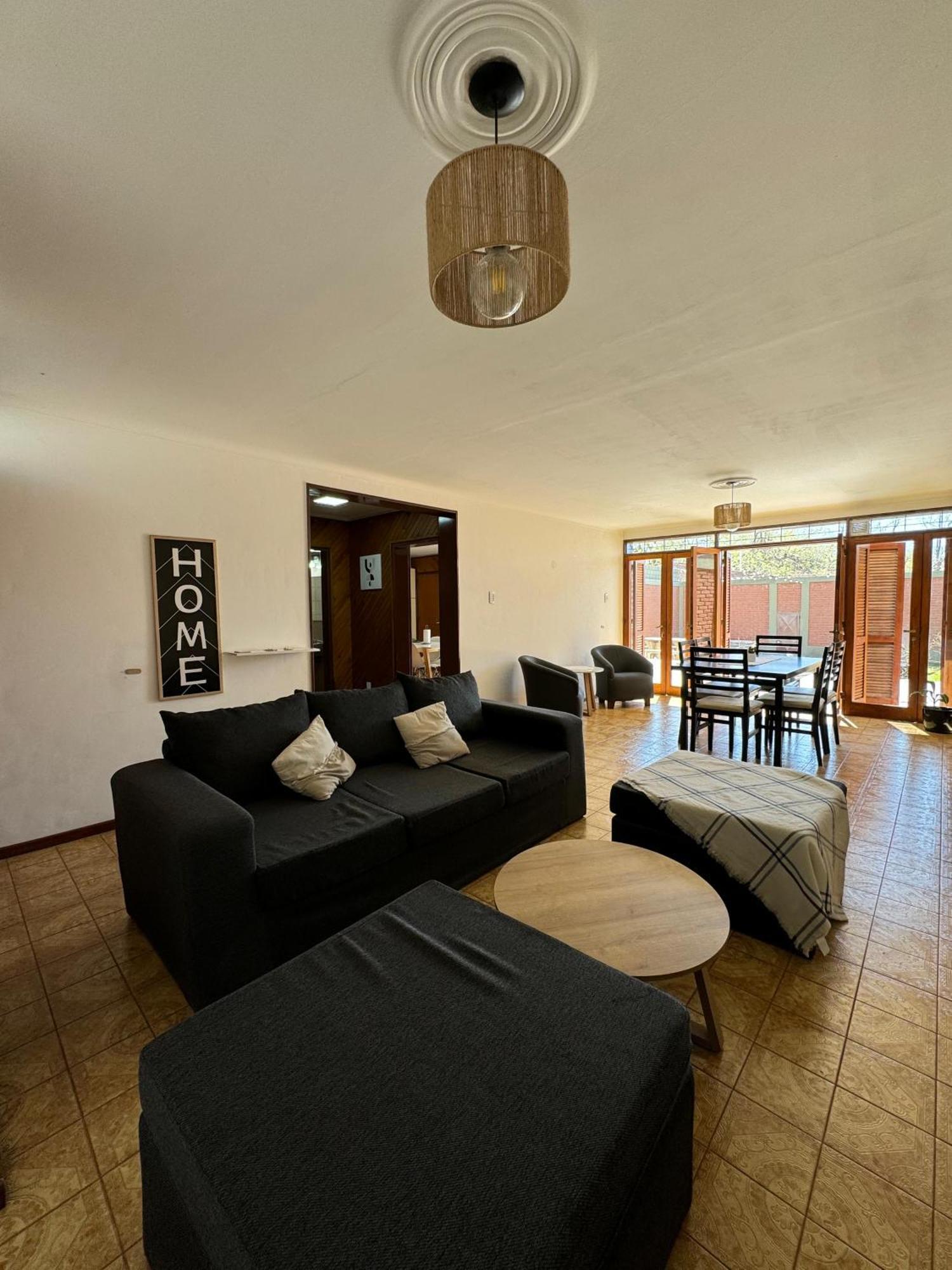 Encanto Mendocino: Espaciosa Casa En Juan B Justo Apartment