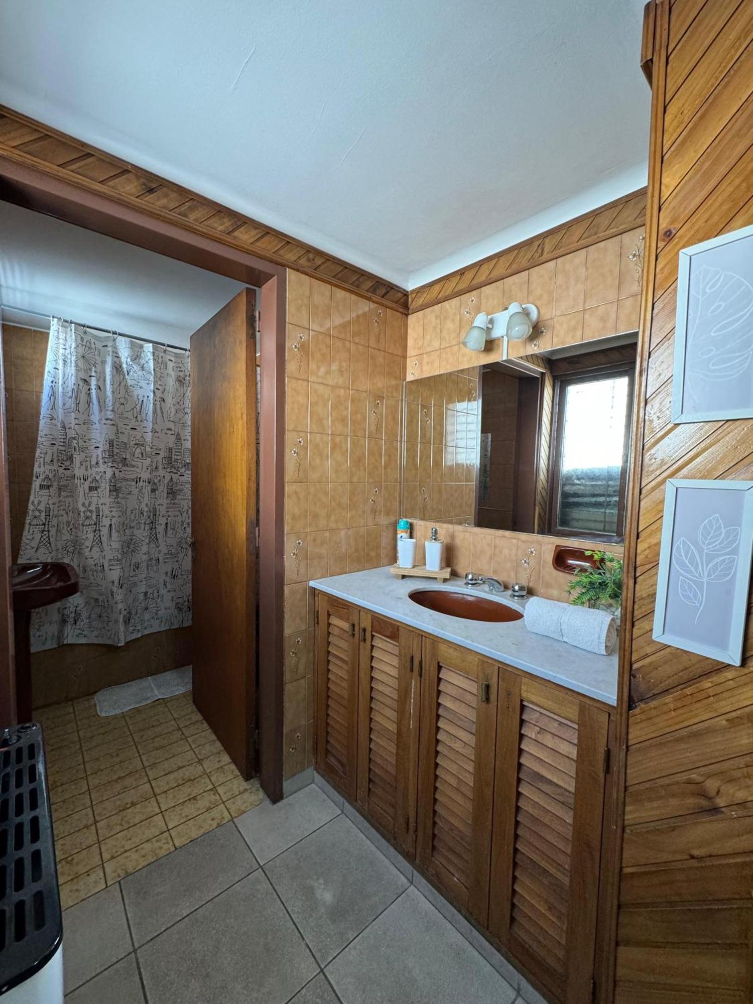 Encanto Mendocino: Espaciosa Casa En Juan B Justo