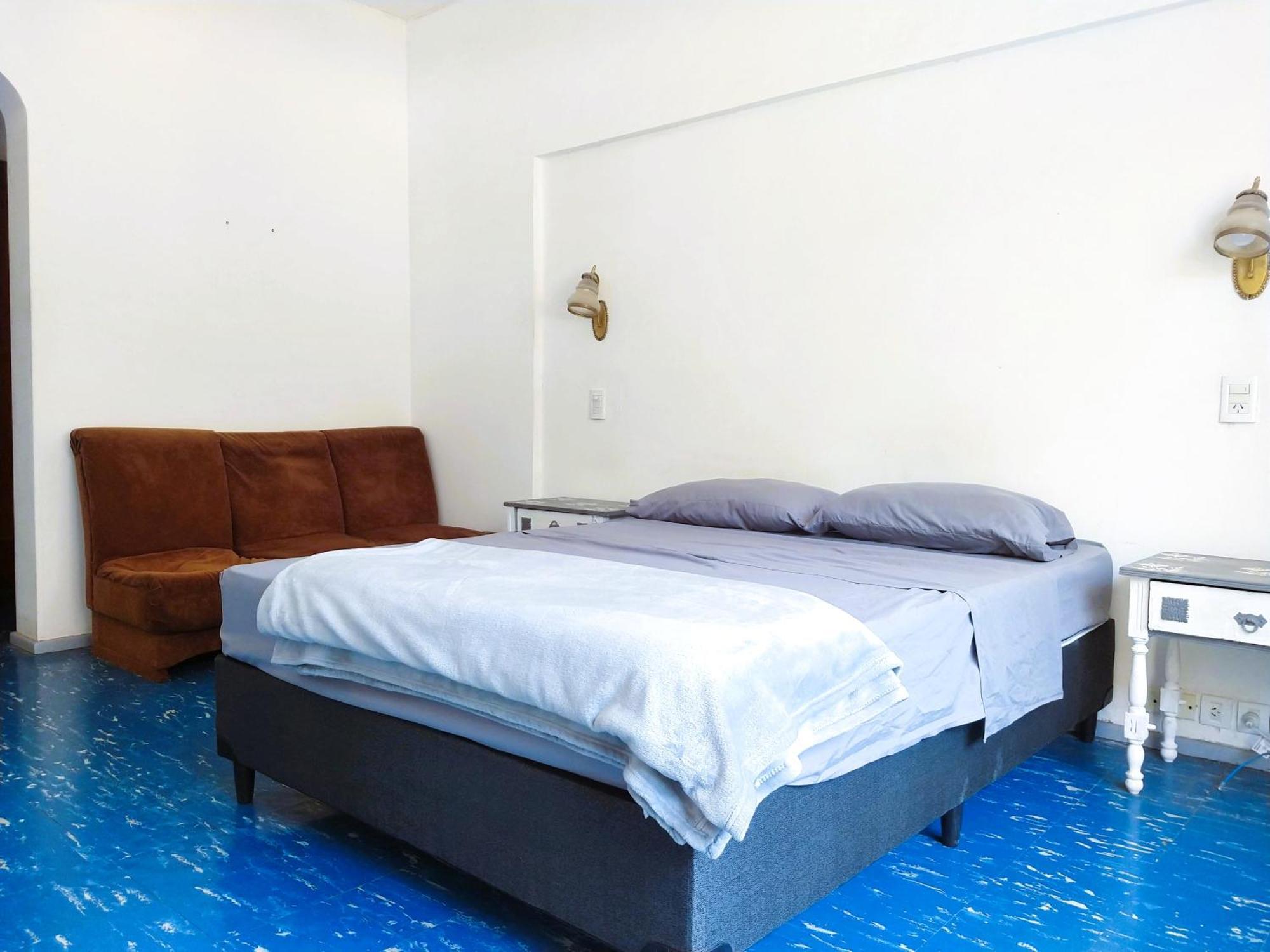 Con Bano Compartido En Departamento Mid Century Modern Homestay *