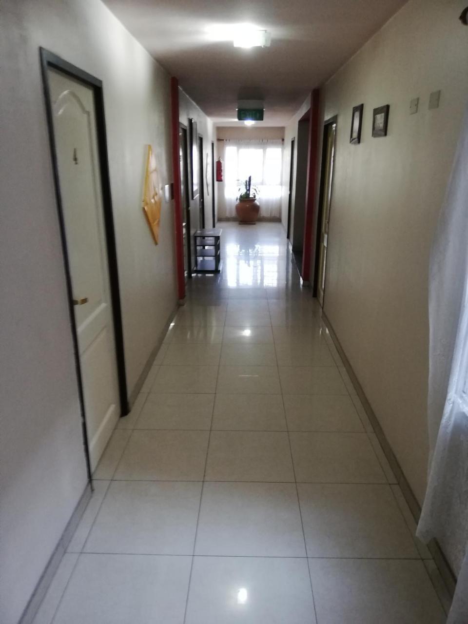 Alexander Hotel *